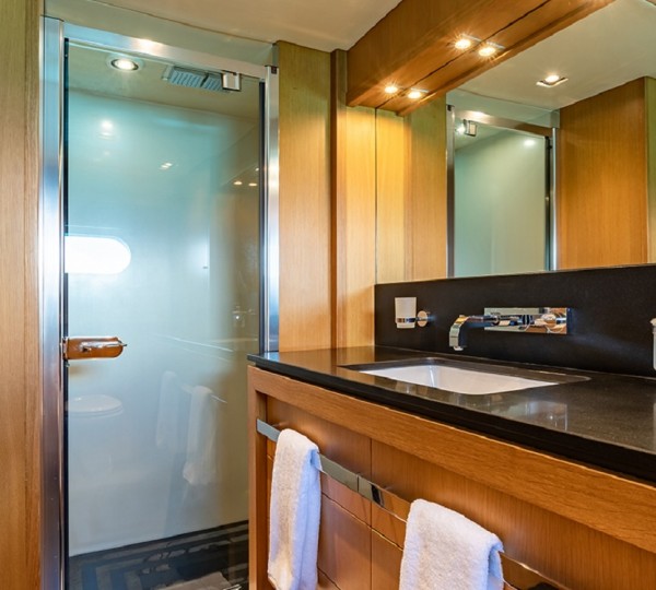 Guest ensuite bathroom