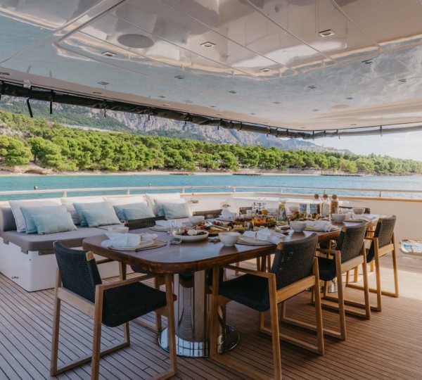 Al Fresco Dining Set Up