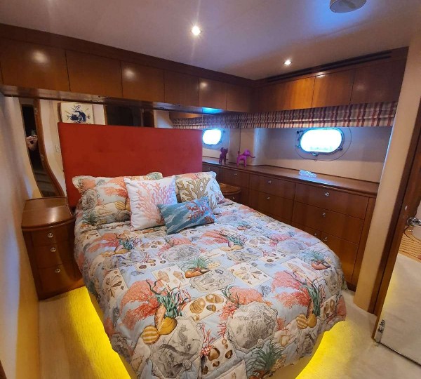 Queen Guest Cabin