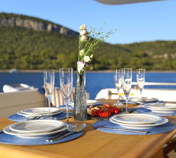 Al Fresco Dining Set Up