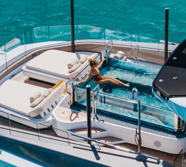 Sundeck Jacuzzi