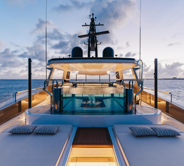 Sundeck Jacuzzi