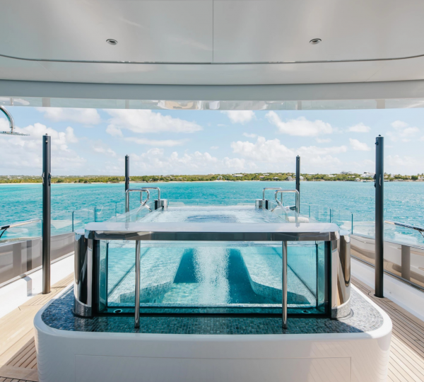 Sundeck Jacuzzi
