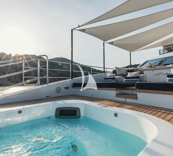 Exterior Sunbathing Area