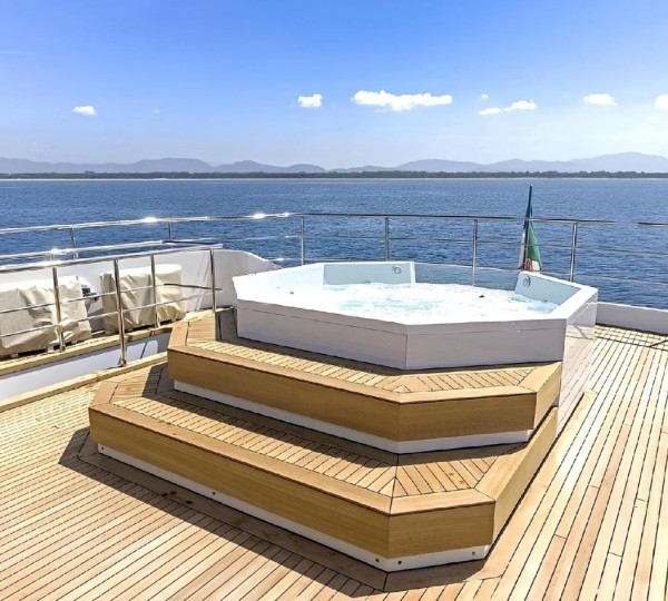 Exterior Sunbathing Area