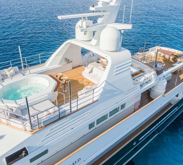 Sun Deck With Jacuzzi