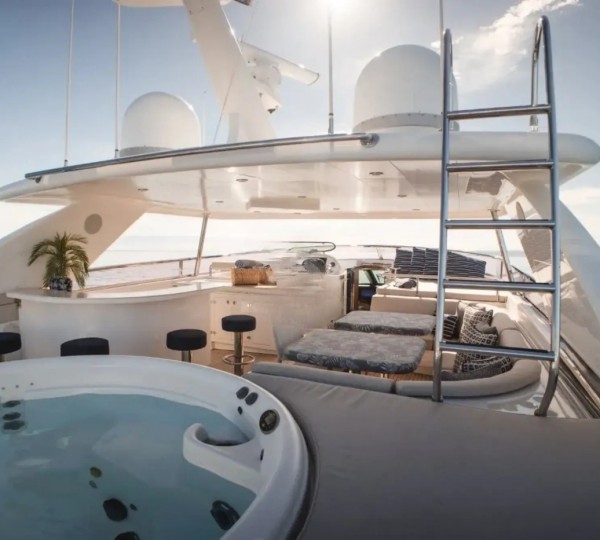 Exterior Sunbathing Area