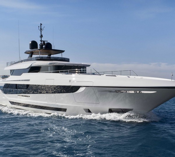 Running Profile Of The Yacht