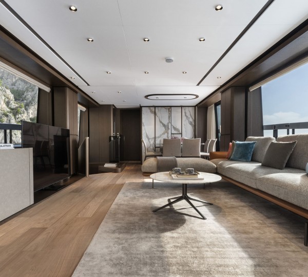 Main Salon (sistership)