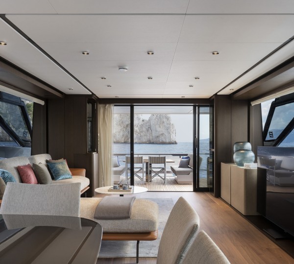 Main Salon (sistership)