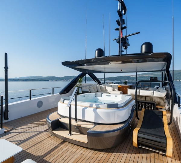 Exterior Sunbathing Area