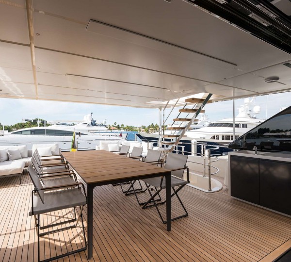 Upper Deck Alfresco Dining