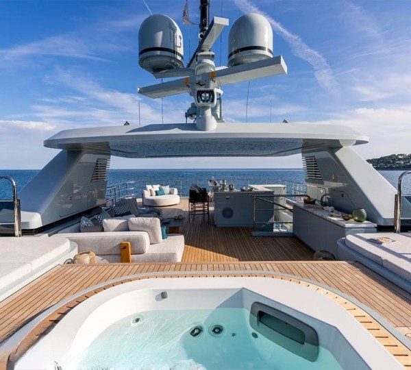 Exterior Sunbathing Area