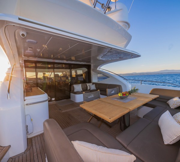 Aft Deck Dining And Seating