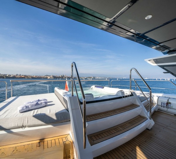 Exterior Sunbathing Area