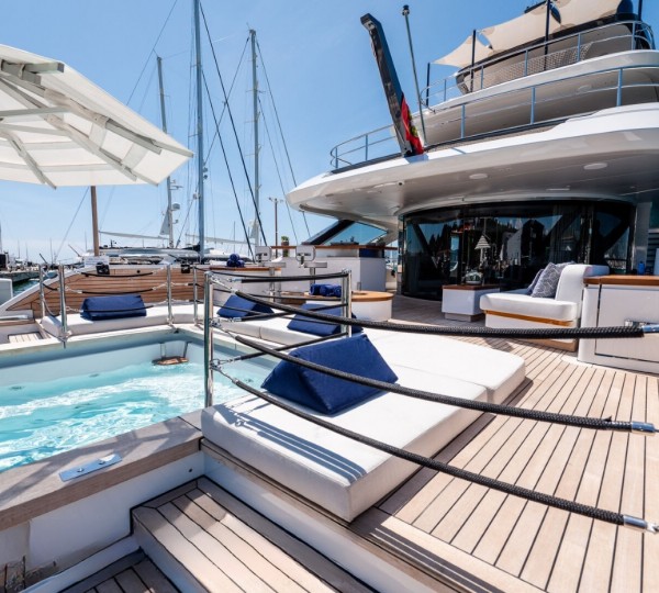 Exterior Sunbathing Area