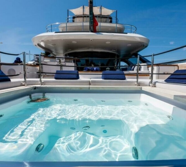 Exterior Sunbathing Area