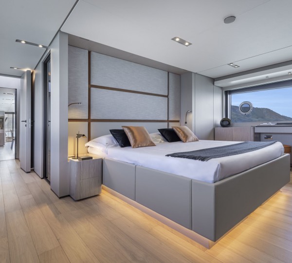 Main deck master suite