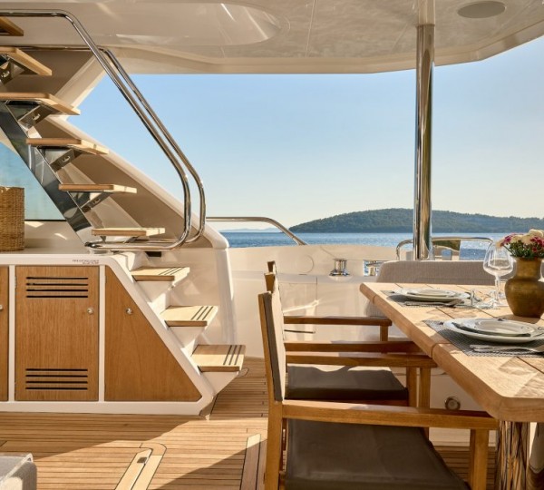 Main deck aft dining