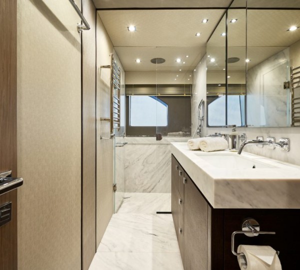 Master ensuite bathroom