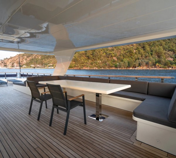 Sun Deck Dining Setting