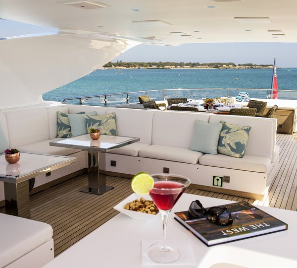 Exterior Living Spaces  00001