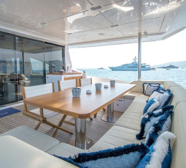 Aft Deck Seating And Dining