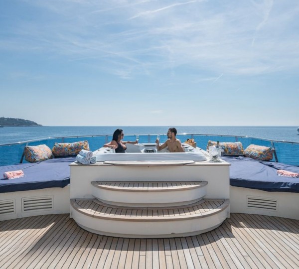 Exterior Sunbathing Area