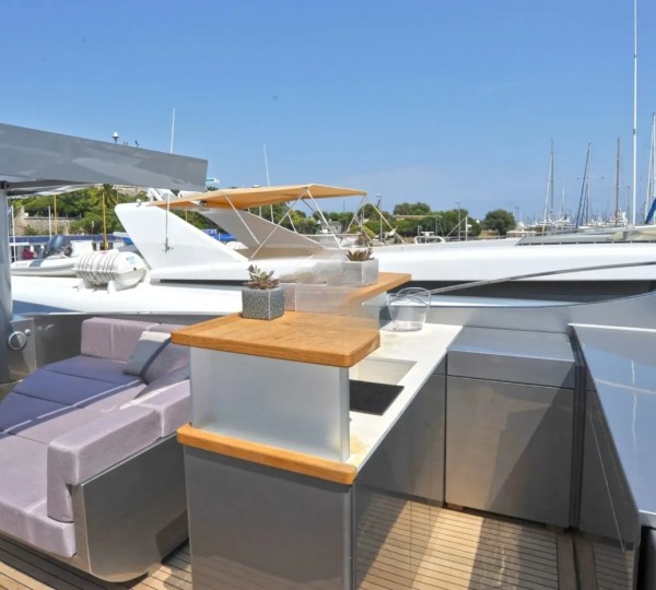 Exterior Relaxation Area With Kitchen