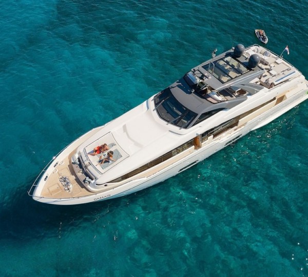 Superyacht DAMARI