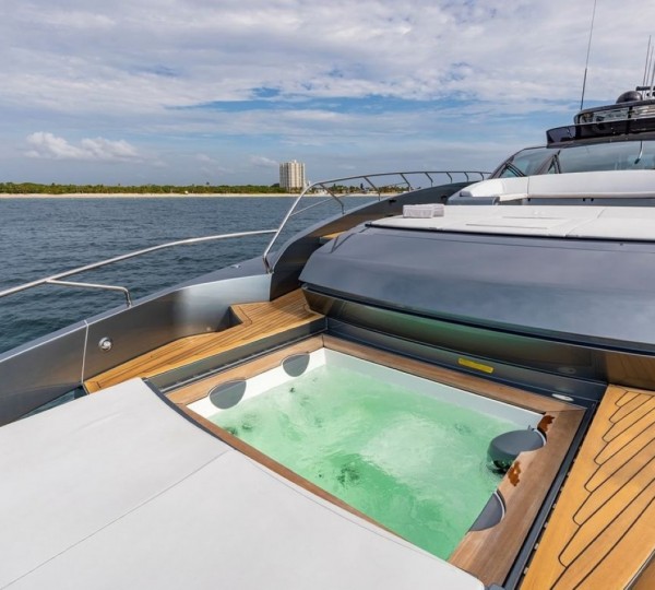 Exterior Sunbathing Area