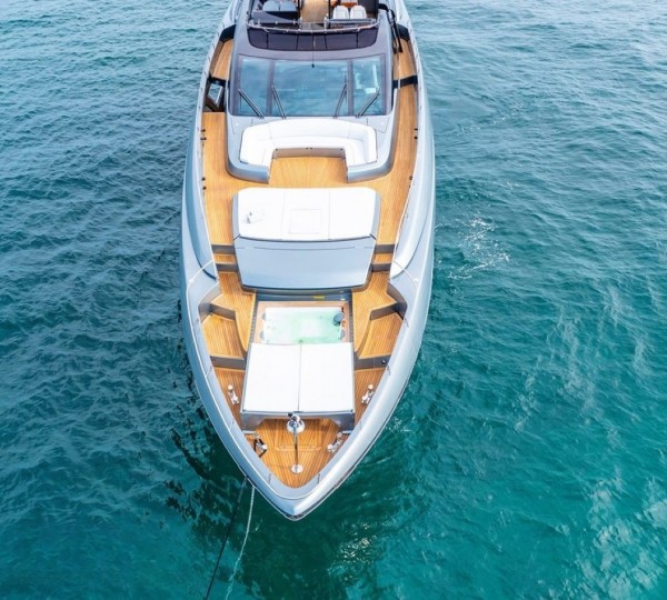 Foredeck Relaxation Area