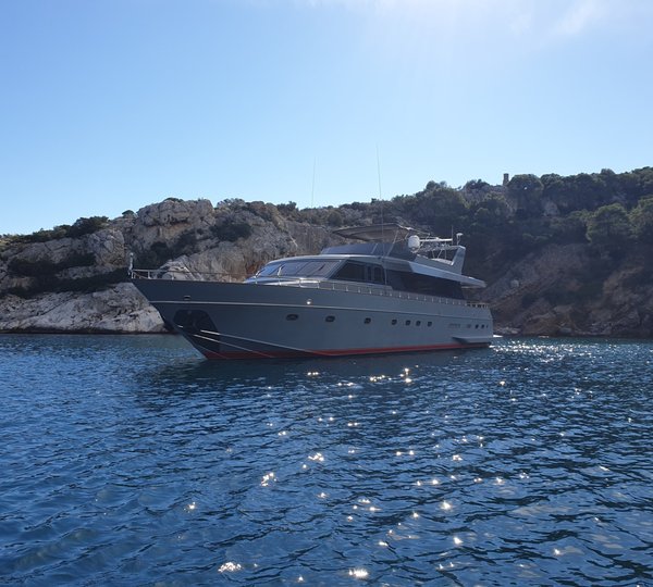 Motor Yacht KISS - Moored