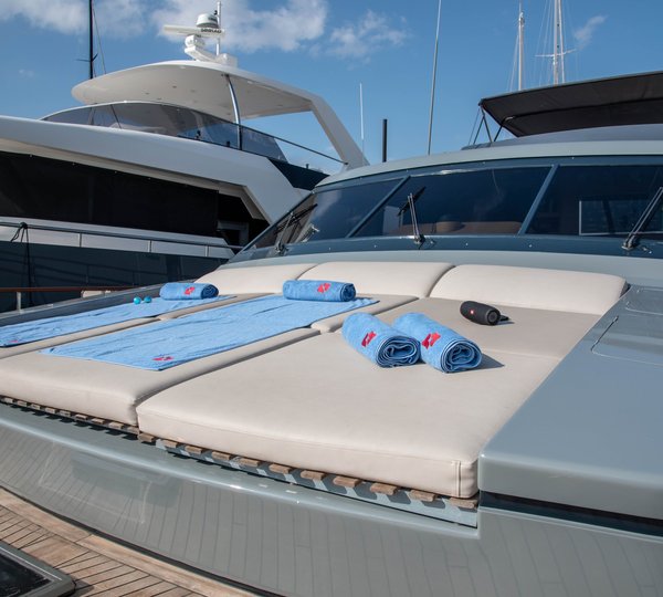 Foredeck sunpads
