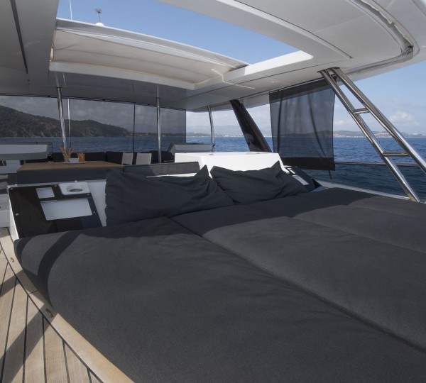 Flybridge Sunbathing Area