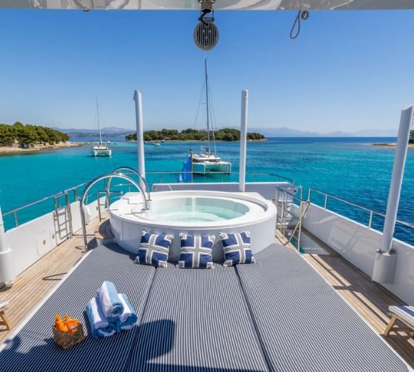 Exterior Sunbathing Area