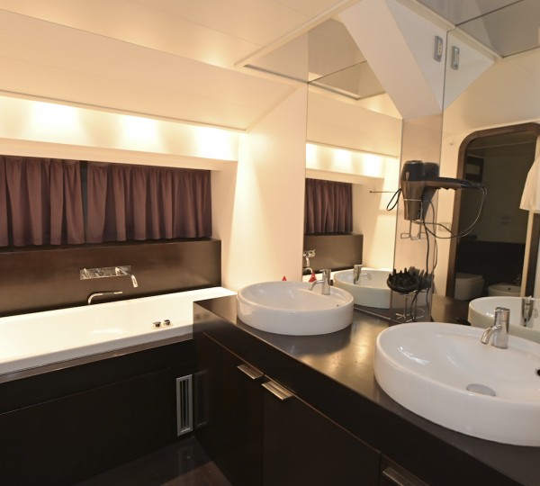 Master Ensuite Bathroom
