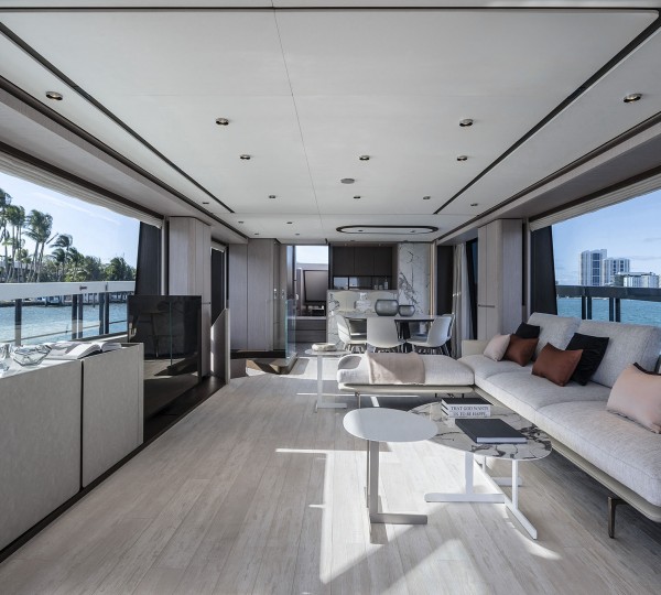 Main Salon (sistership)