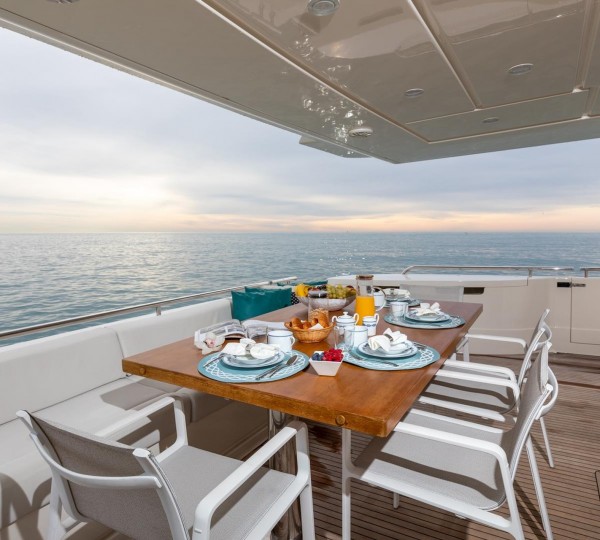 Alfresco Dining Set Up