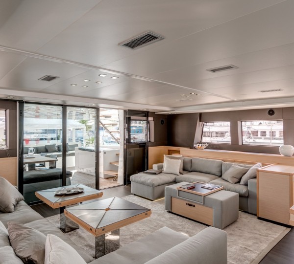 Main Salon (sistership)