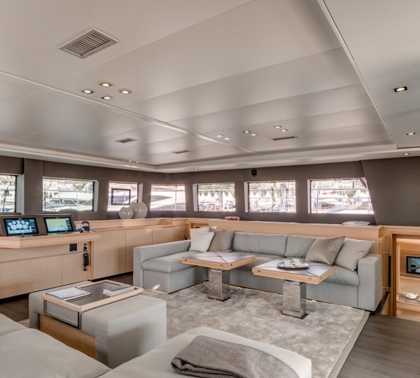 Main Salon (sistership)