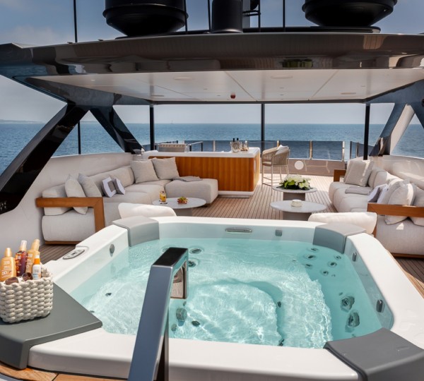 Exterior Sunbathing Area