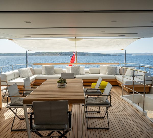 Upper Deck Dining And Lounge