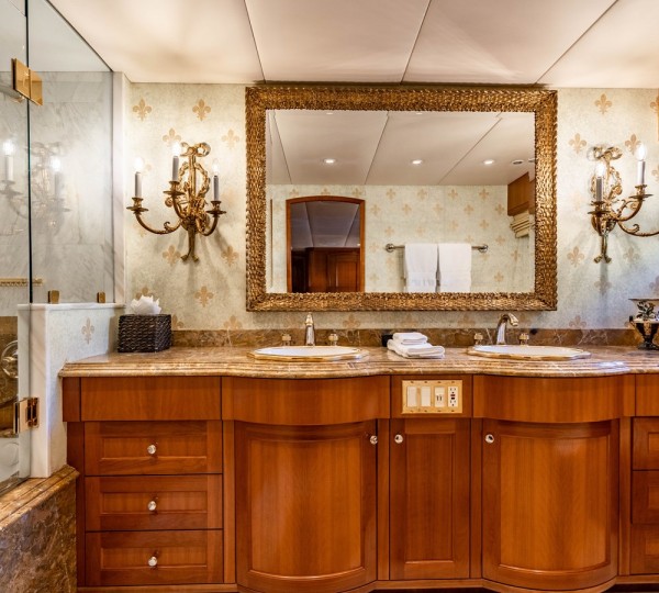 Double Guest Cabin Ensuite