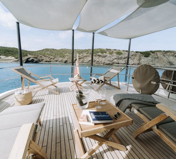 Flybridge Seating And Relaxation Area