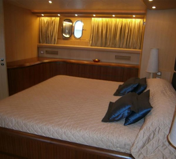 Double-cabin
