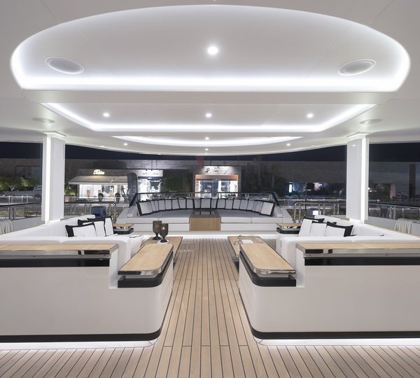 Motor Yacht LIQUID SKY By CMB Yachts - Sundeck