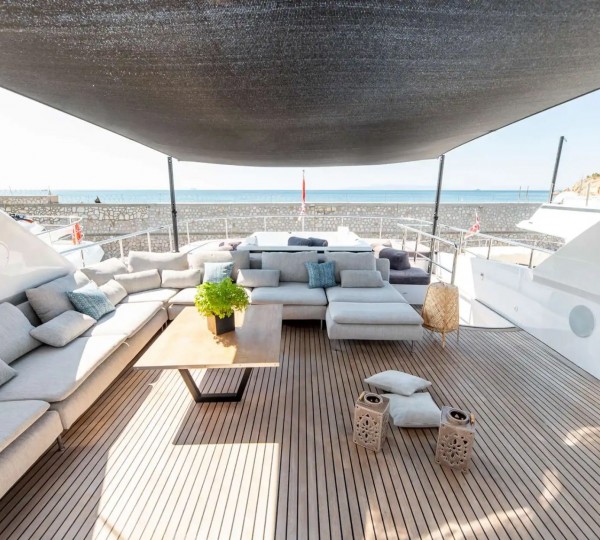 Sun Deck Lounge