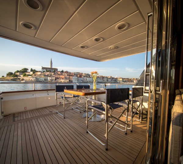 Main Deck Aft Dining