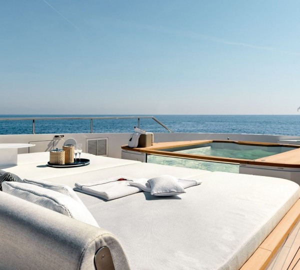 Foredeck Jacuzzi And Sunpad